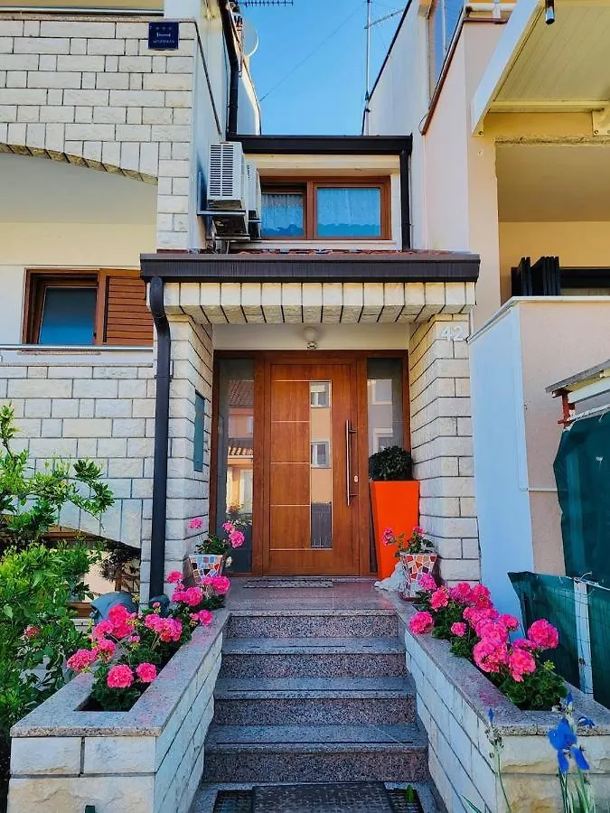 Guest house Ani Apartments Umag