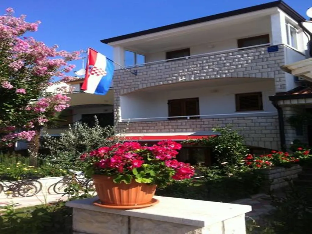 Guest house Ani Apartments Umag